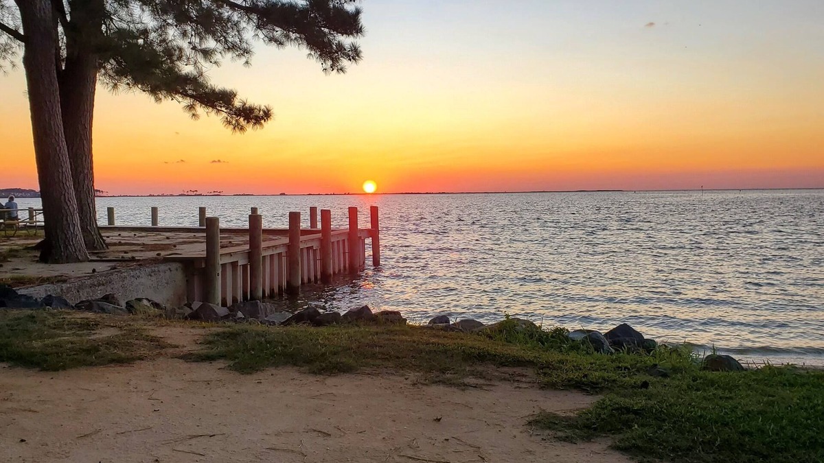 Davis Wharf Cottage | The only place to be at sunset !
