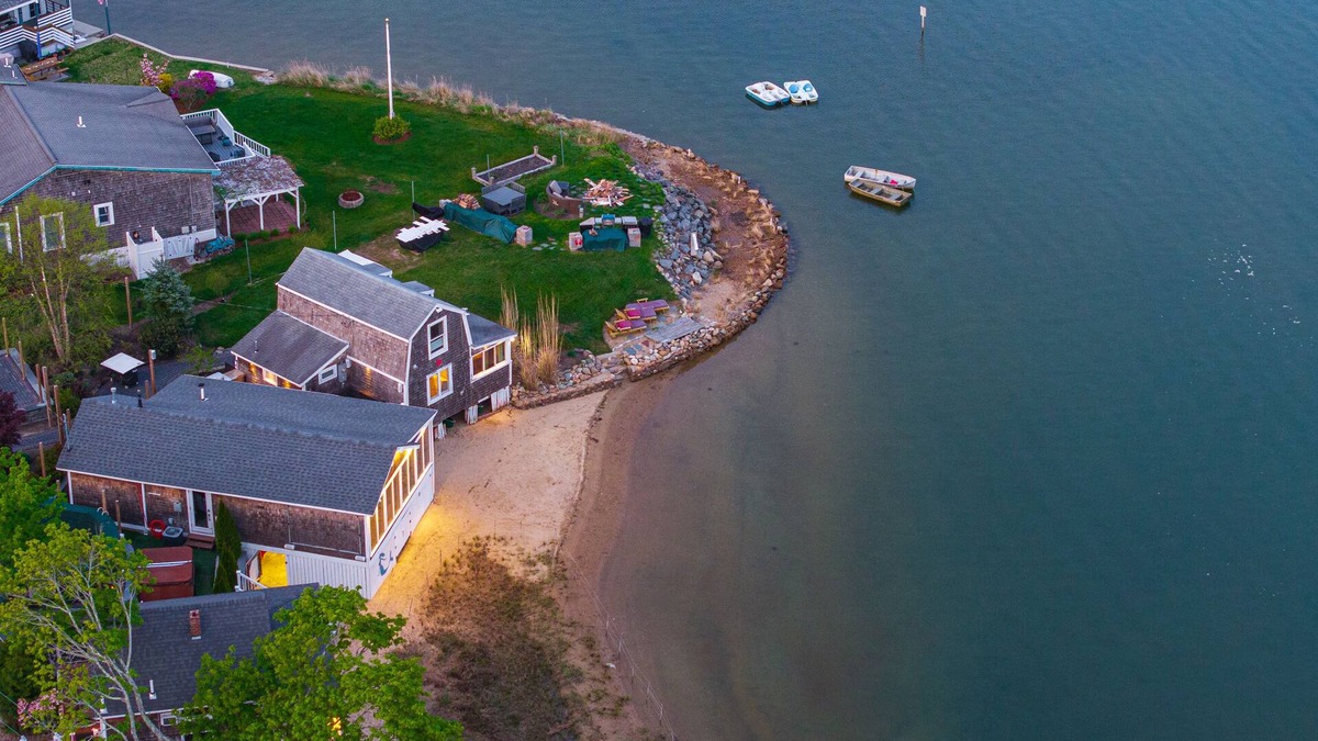 Onset House | The Onset Beach Compound-Cape Cod Beach Resort & Oceanic Habitat