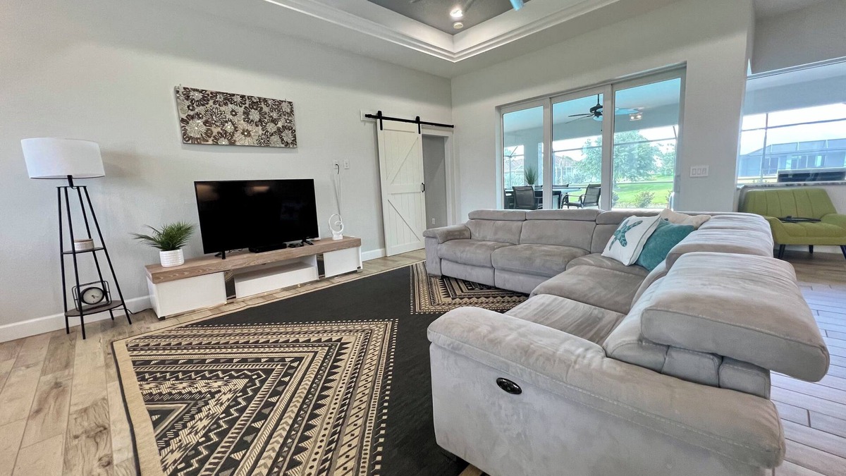 Pinehurst House | The Onyx Pearl Private Home~Sleeps 6~Heated Pool~Canal