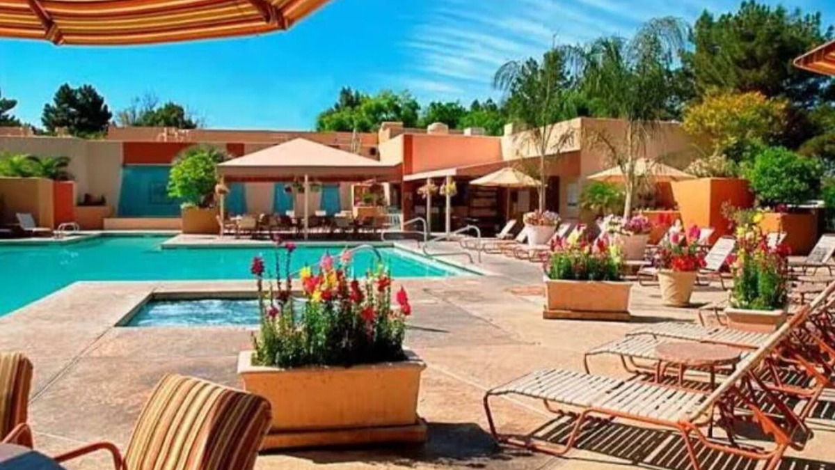 Paradise Valley Village Resort | The Orange Tree Resort includes an 18-hole, PGA-rated golf course renowned n