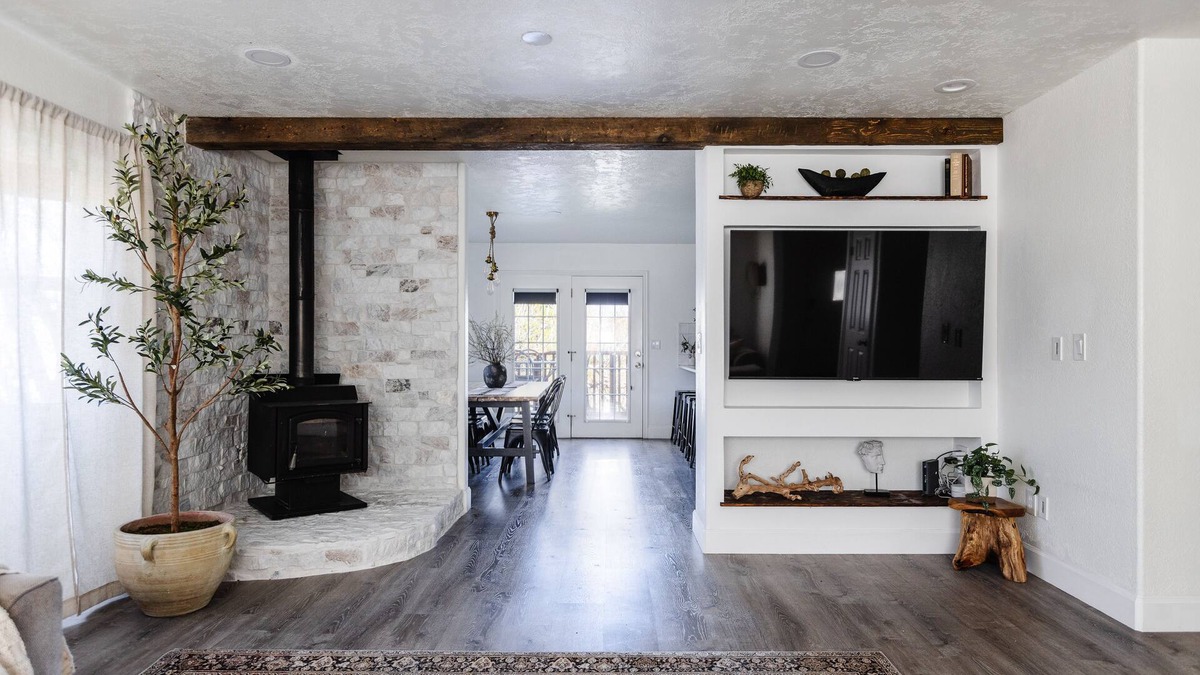 La Verkin House | The Orchard near Zion, KING Beds and Hot Tub!