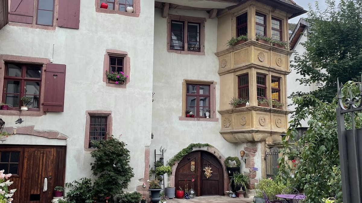 Ribeauville Apartment | The oriel of the "cité des ménétriers