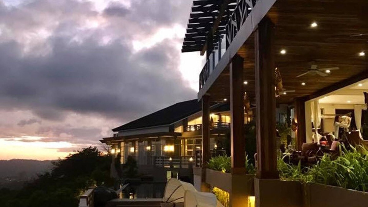 Laurel Bed & Breakfast | The Oriental Luxury Suites Tagaytay