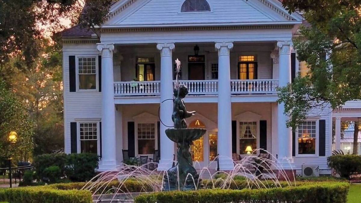 Hammond Bed & Breakfast | The Oriental Suite W/King Bed