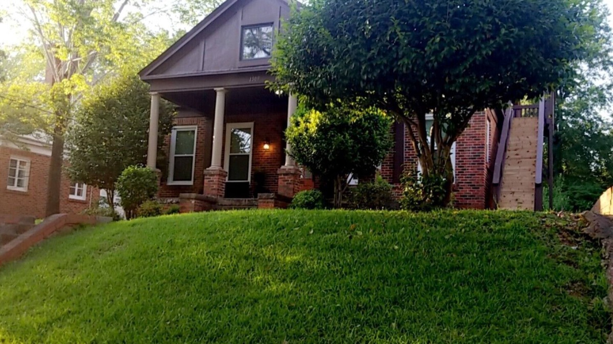 Montgomery House | The Original Madison's Home is Located 2 Mins from Downtown