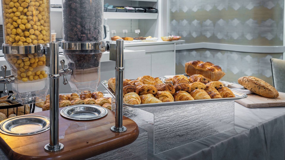 Saint-Brice-en-Cogles Hotel | The Originals Boutique, Hôtel Le Lion d'Or