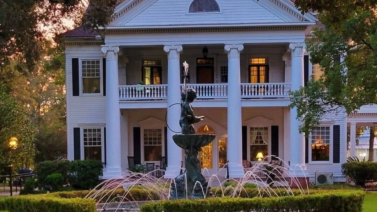 Hammond Bed & Breakfast | The Orleans Suite W/King Bed