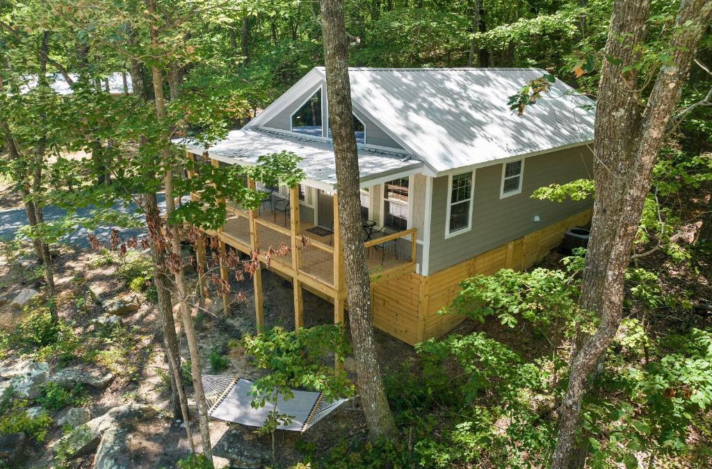 Fort Payne House | The Otter Box Cabin - 92 Acres Beside DeSoto State Park