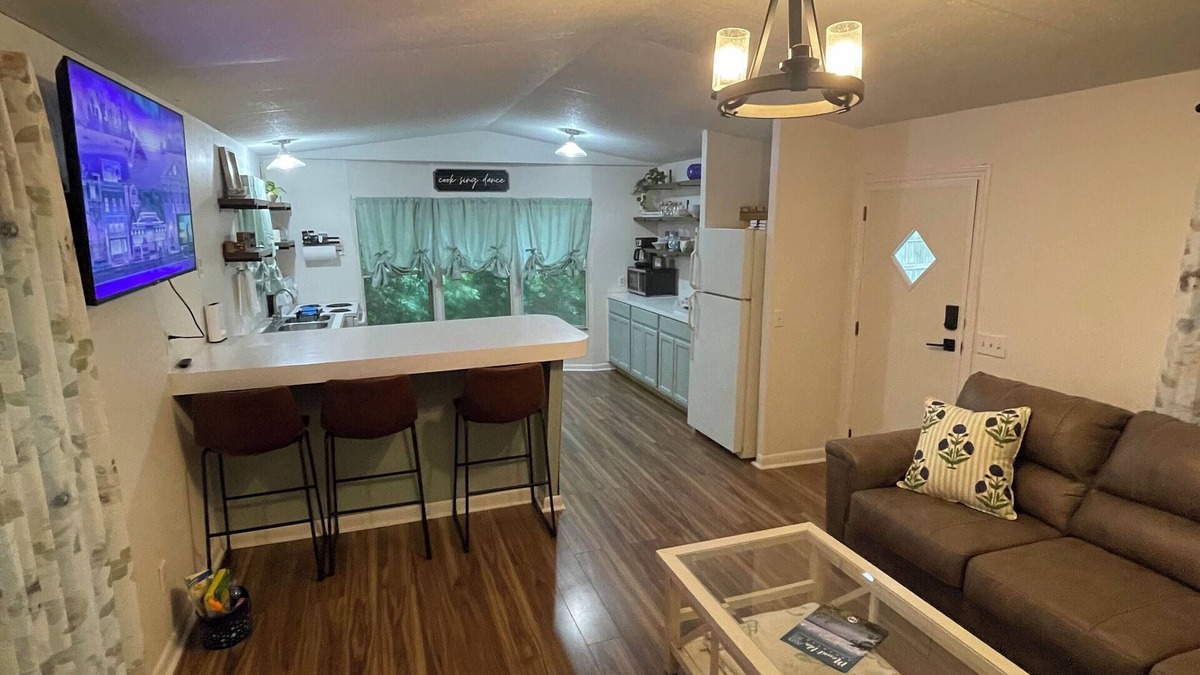 Mount Ida Cottage | The Ouachita Nook-home near lake, crystal digging, in the heart of Mount Ida!