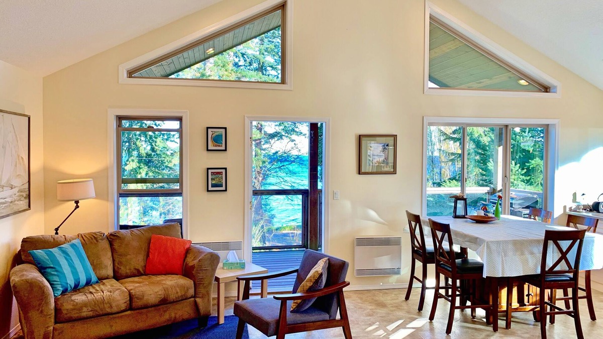 Regional District of Nanaimo House | The Outlook at Deep Bay - South Suite