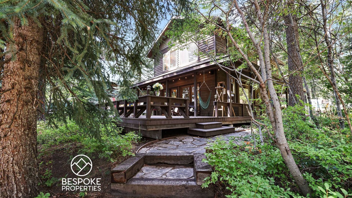 McCall House | The Outpost on Payette Lake | Year-Round Retreat - Lake ViewsNear DT McCall + Brundage