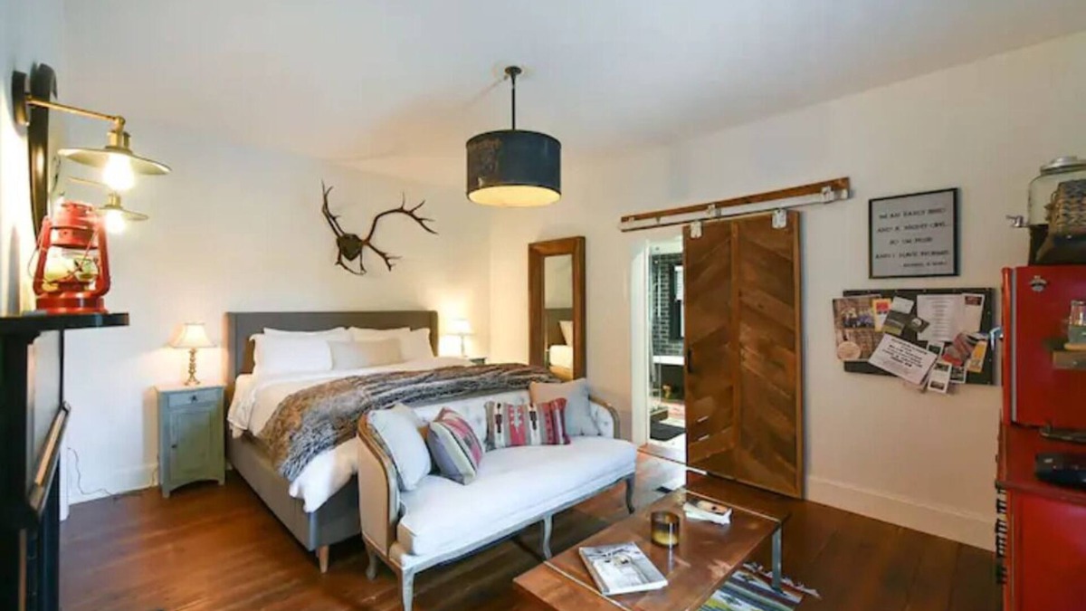 Berryville Apartment | The Outpost Suite 3 - Whimsical Farmhouse Retreat