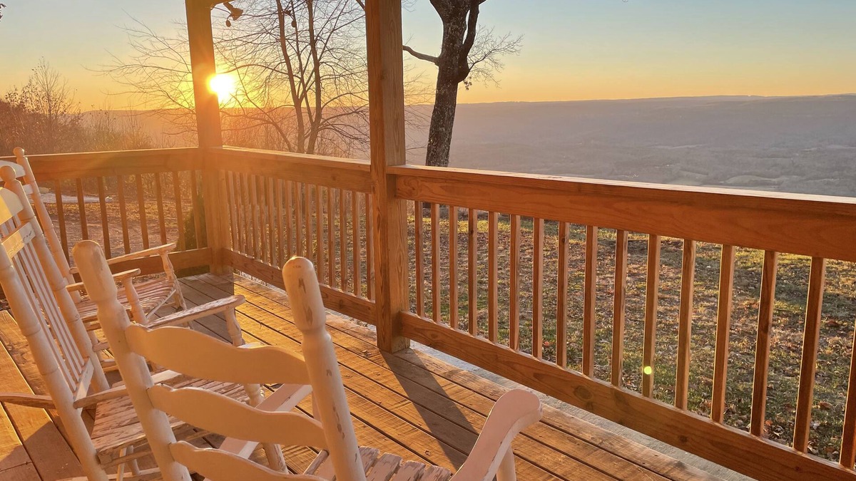 Dunlap Cabin | The Overlook Cabin: Breath-taking Views & King Bed