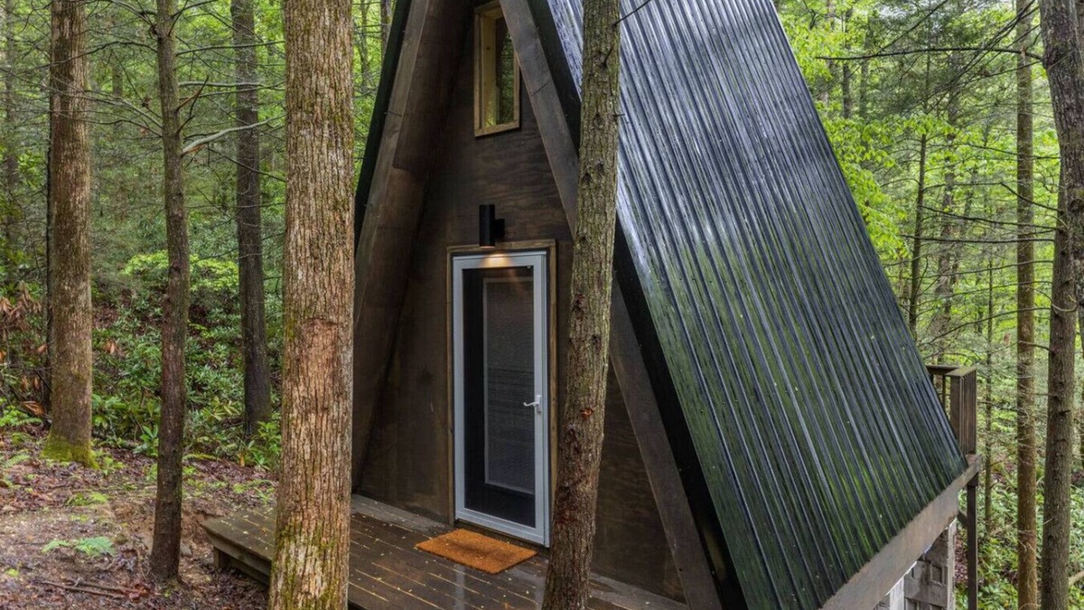 Pine Ridge Apartment | The Overlook - Camping Cabin Retreat in RRG KY