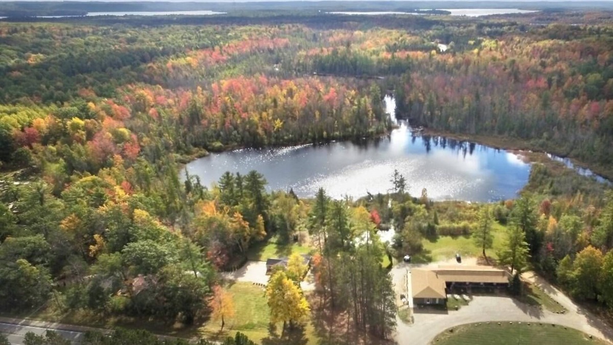 Interlochen Condo | The Overlook Just outside Traverse CitynSleeps 4 Private Deck with Amazing Views