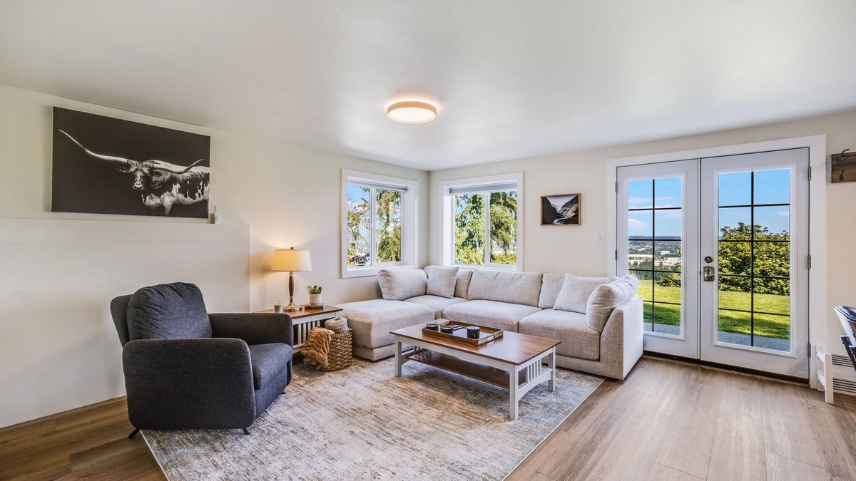 SeaTac House | The Overlook-Mt. Rainier View - near Seattle.