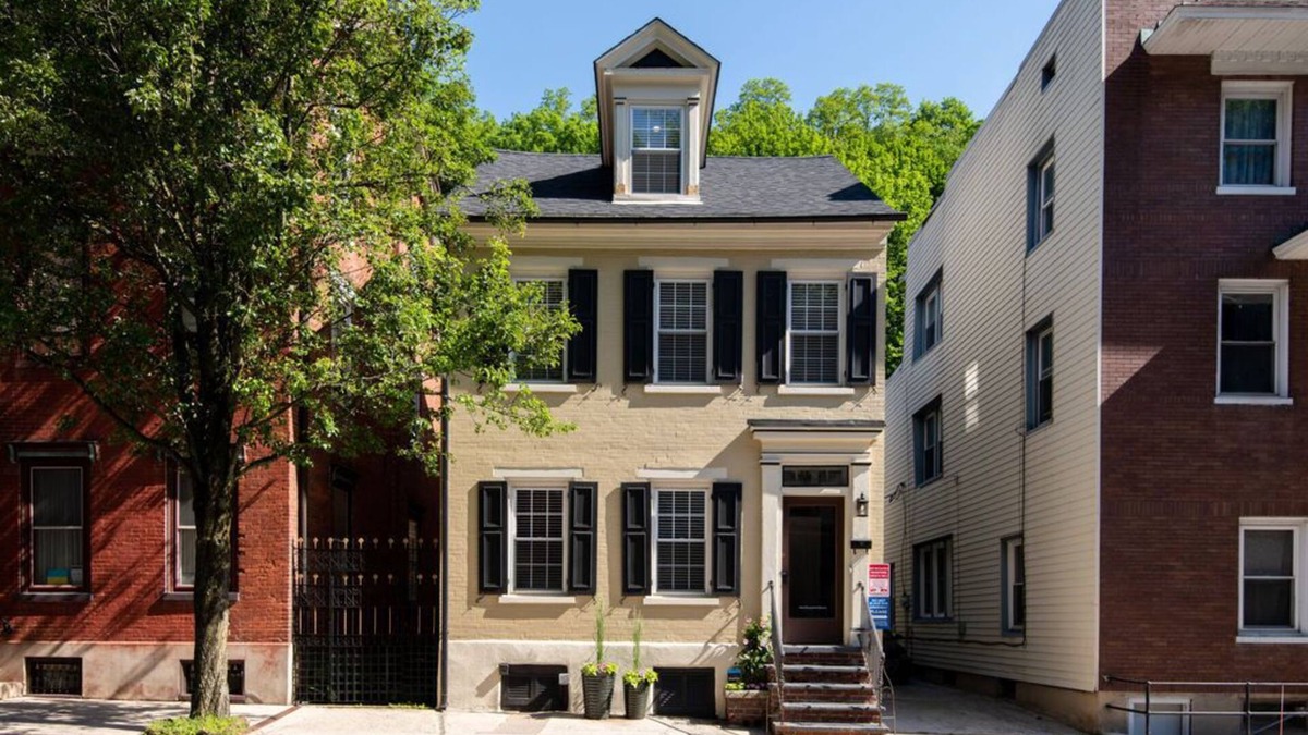 Jim Thorpe House | The Owl House on Broadway – Historic Home with 3 King Bedrooms and 3.5 Baths