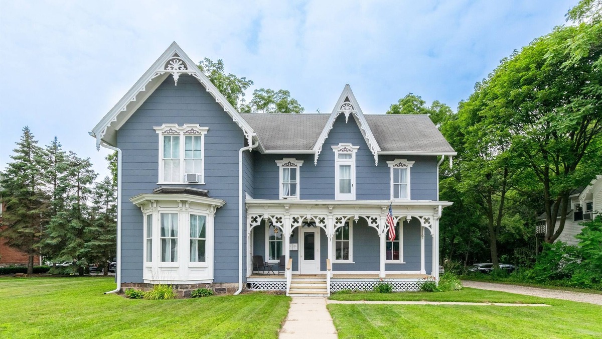 Oxford Apartment | The Oxford Guest House - 1860's Remodeled 3b/2b Suite - Downtown Oxford