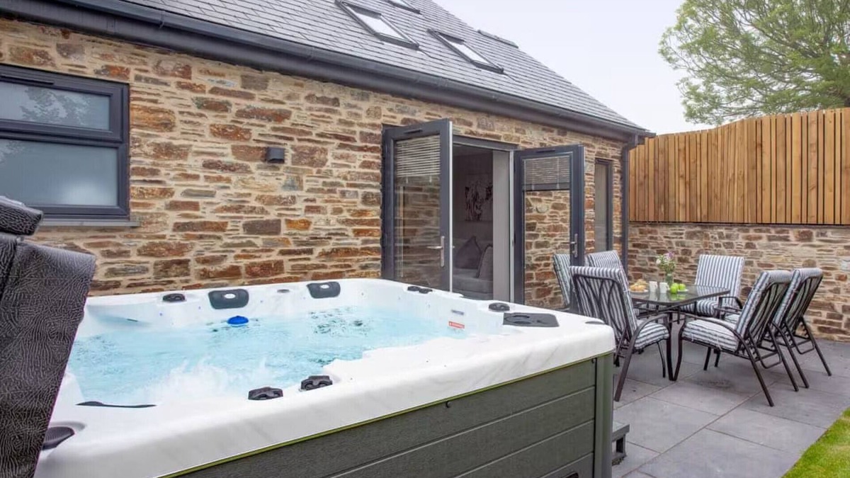 Down Thomas House | The Oyster - Three Bedroom House, Sleeps 6