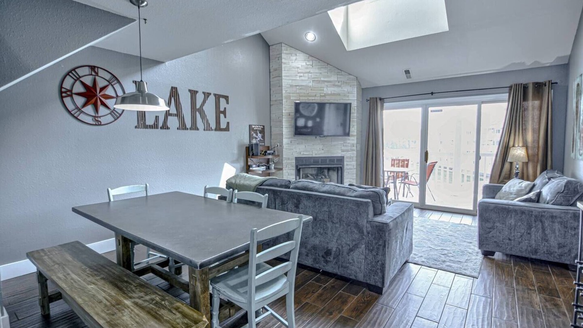 Kaiser Condo | THE OZARK OASIS! Spacious 3 Bedroom & 3 Pools!