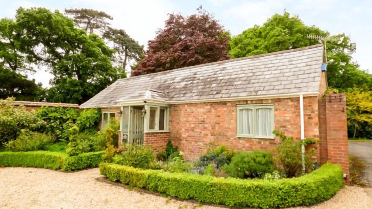 Severn Stoke Cottage | THE PACKING HOUSE, romantic, with a garden in Hanley Castle