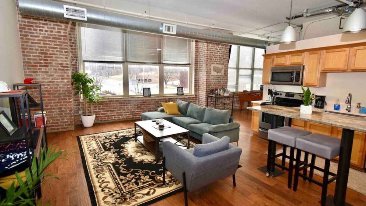 Downtown Kansas City Apartment | ★ THE PAD ★ KING BED ★