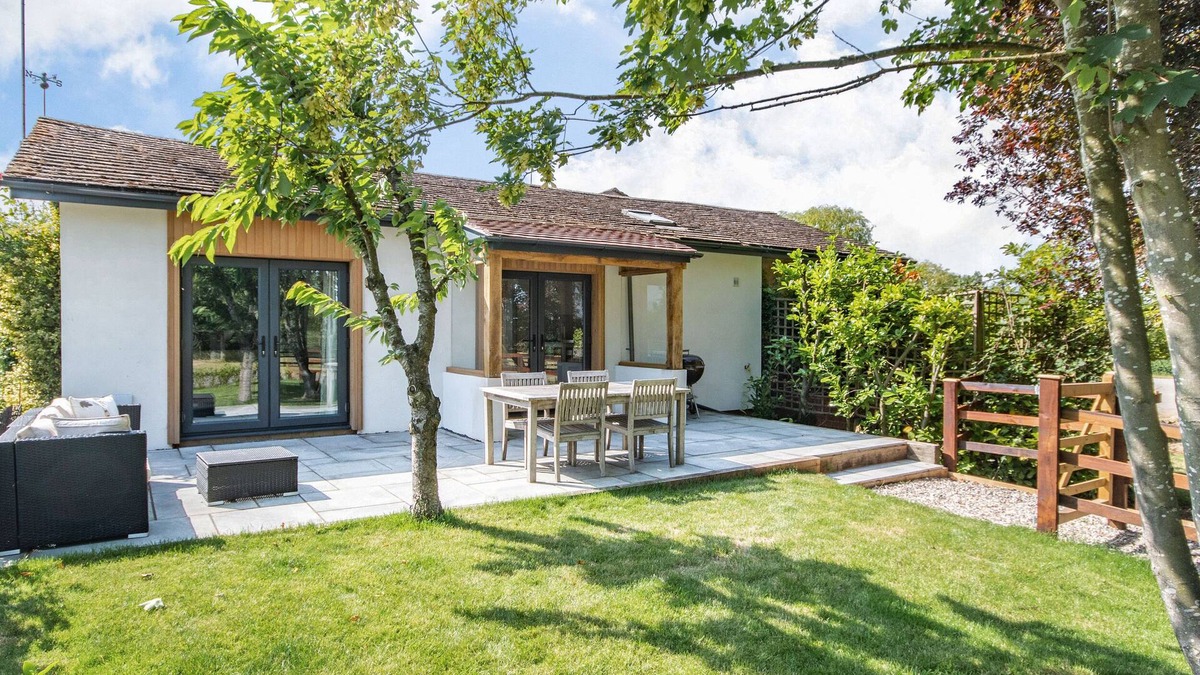 Shipston on Stour Cottage | THE PADDOCK, pet friendly, with a garden in Shipston-On-Stour