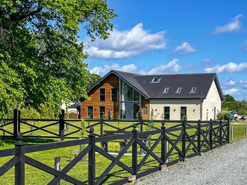 Grimsby House | The Paddocks Retreat