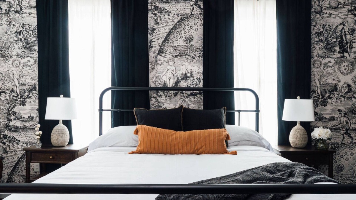 Five Points South Hotel | The Painted Lady