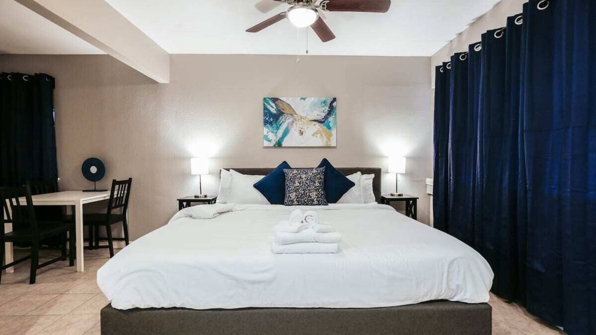 MacGregor Apartment | The Palm Flats 01! Zoo! Museums! Medical Center!