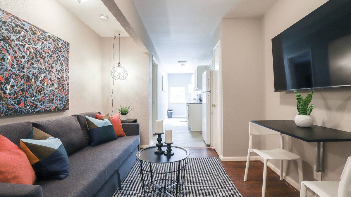South Central Houston Apartment | The Palm Flats 06! Zoo! Museums! Medical Center! ⭐️⭐️⭐️⭐️⭐️