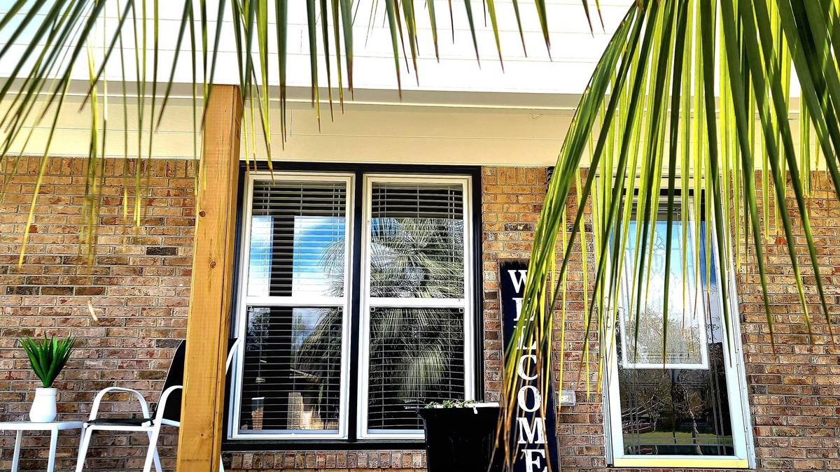 Columbus House | THE PALM OASIS RETREAT MOVIEROOM GAMEROOM MINS FROM FORT MOORE & DOWNTOWN AREA