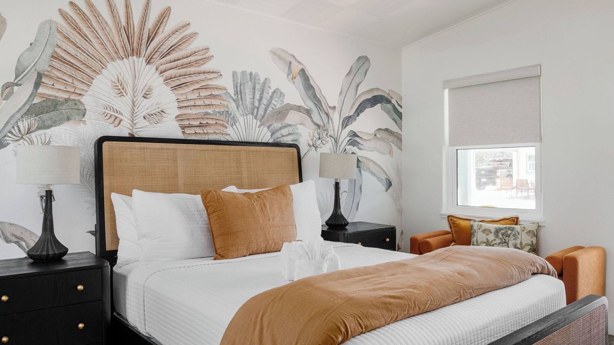 Vilano Beach Hotel | The Palm Queen Studio -5 min walk to beach!