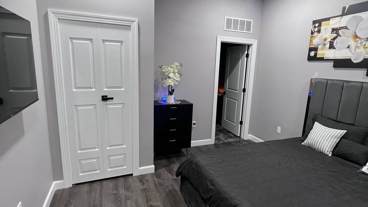 Harris Apartment | the palm suite
