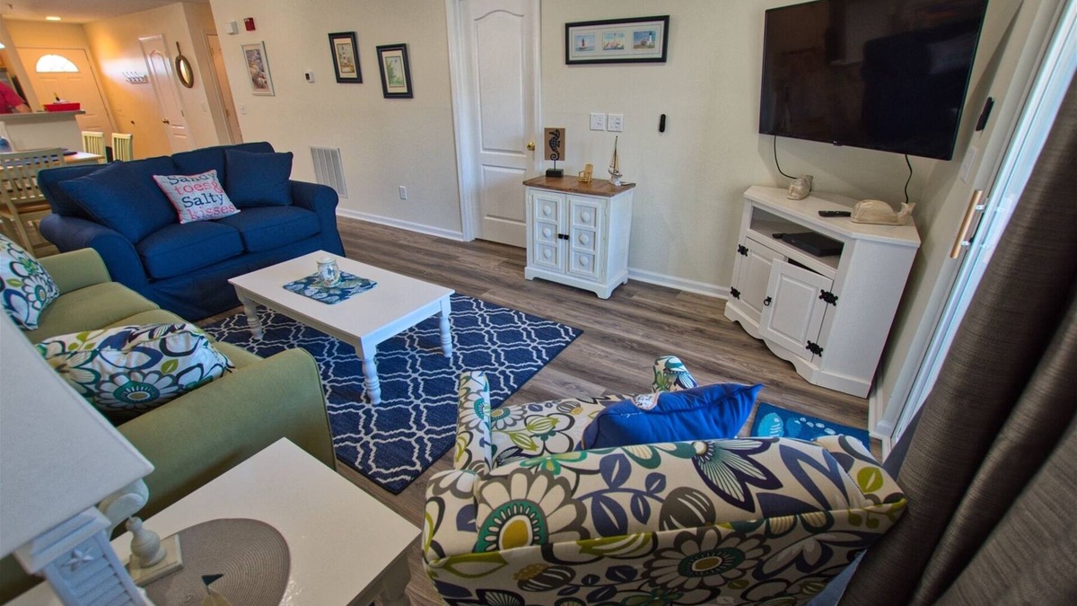 Rehoboth Beach House | The Palms * 2BR LUXURY CONDO w FREE POOL ACCESS - Sleeps 7