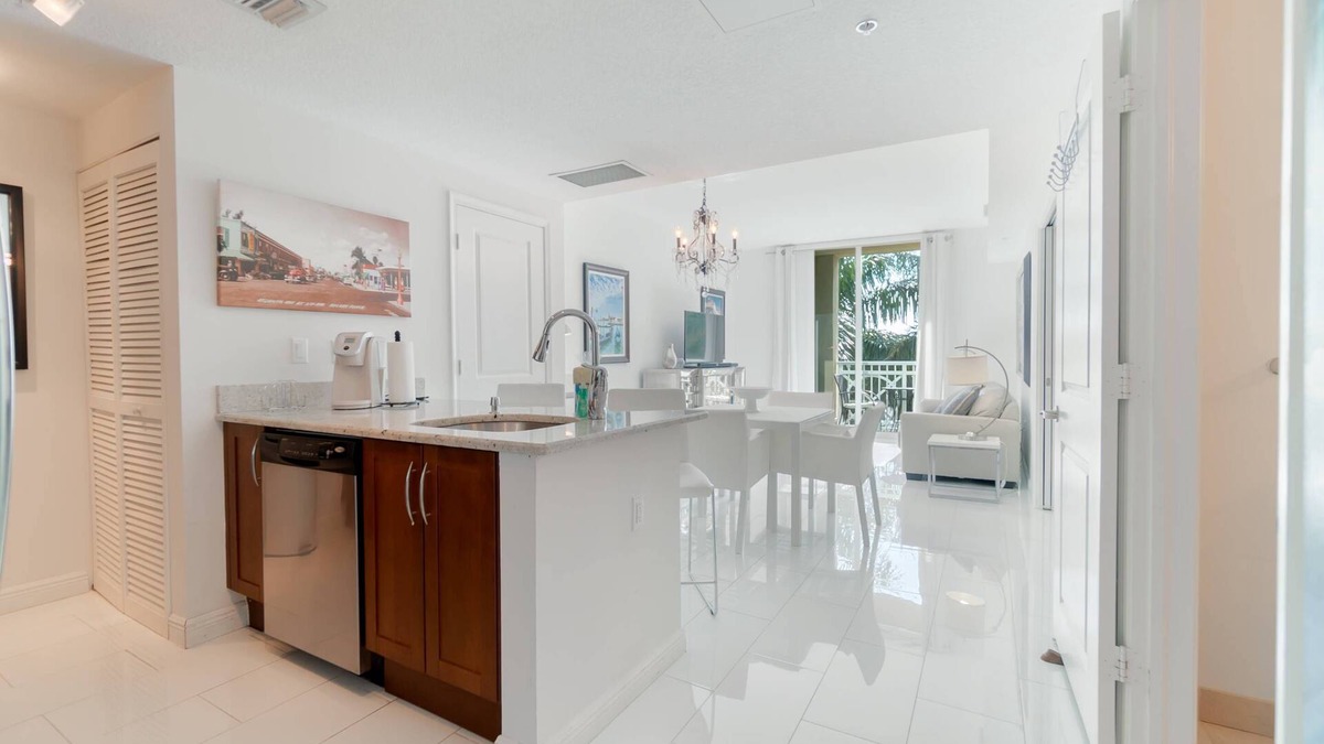 Boynton Beach Condo | The Palms Suite - Casa Costa 309S, Pools, Jacuzzi, Beach, Shops & Dog Friendly