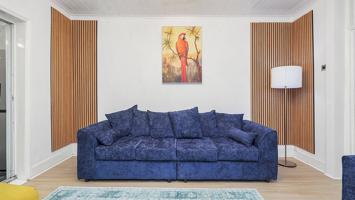 Leabridge House | The Panel Guest House by Harlington