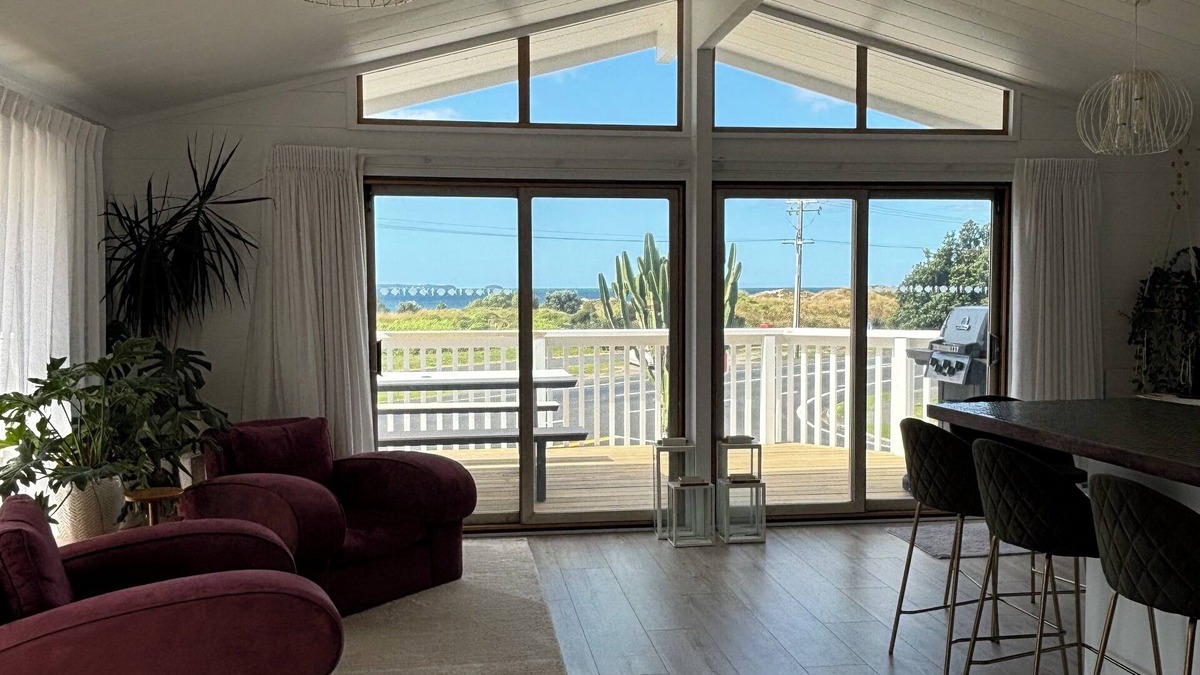 Papamoa Beach House | The Pap Beach Bach - Pet Friendly 🐶