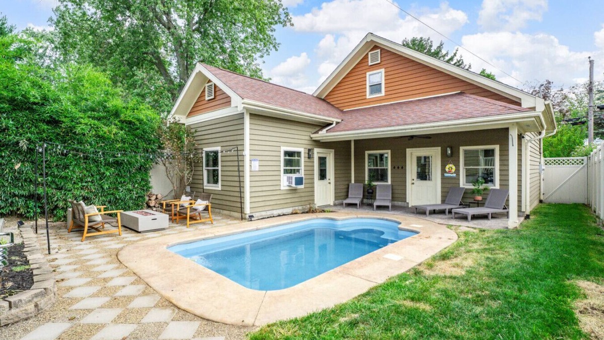 Dayton Apartment | The Paper Plane: Pool|Sauna|Poker Room|Sleeps 8