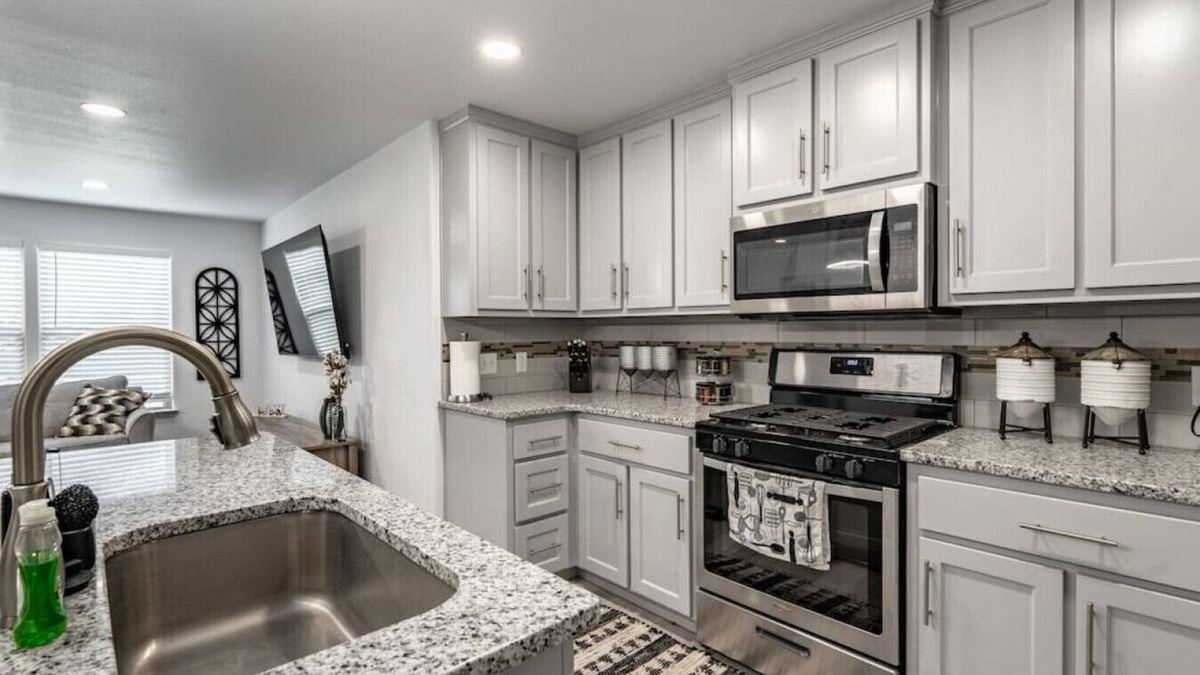 Tech Terrace House | The Paramount - 3BR/2BA - Pet Friendly