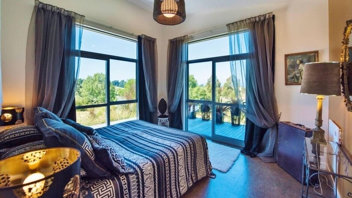 Upper Moutere House | The Paris Suite cottage on 7 acres Mapua seaside village