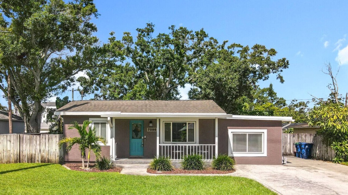 Pinellas Park Apartment | The Parkside Retreat at 78th Street