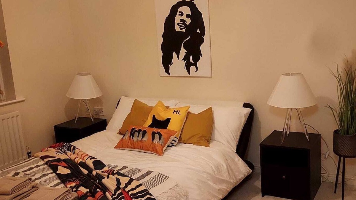 Wakefield House | The Parkview House , City location and easy access to motorways