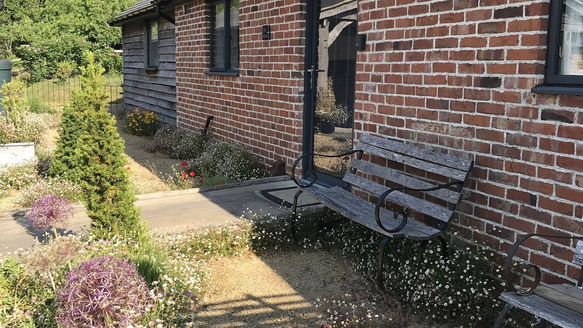 Robertsbridge Cottage | The Parlour - Spectacular views, country walks, cozy nights, pet friendly.