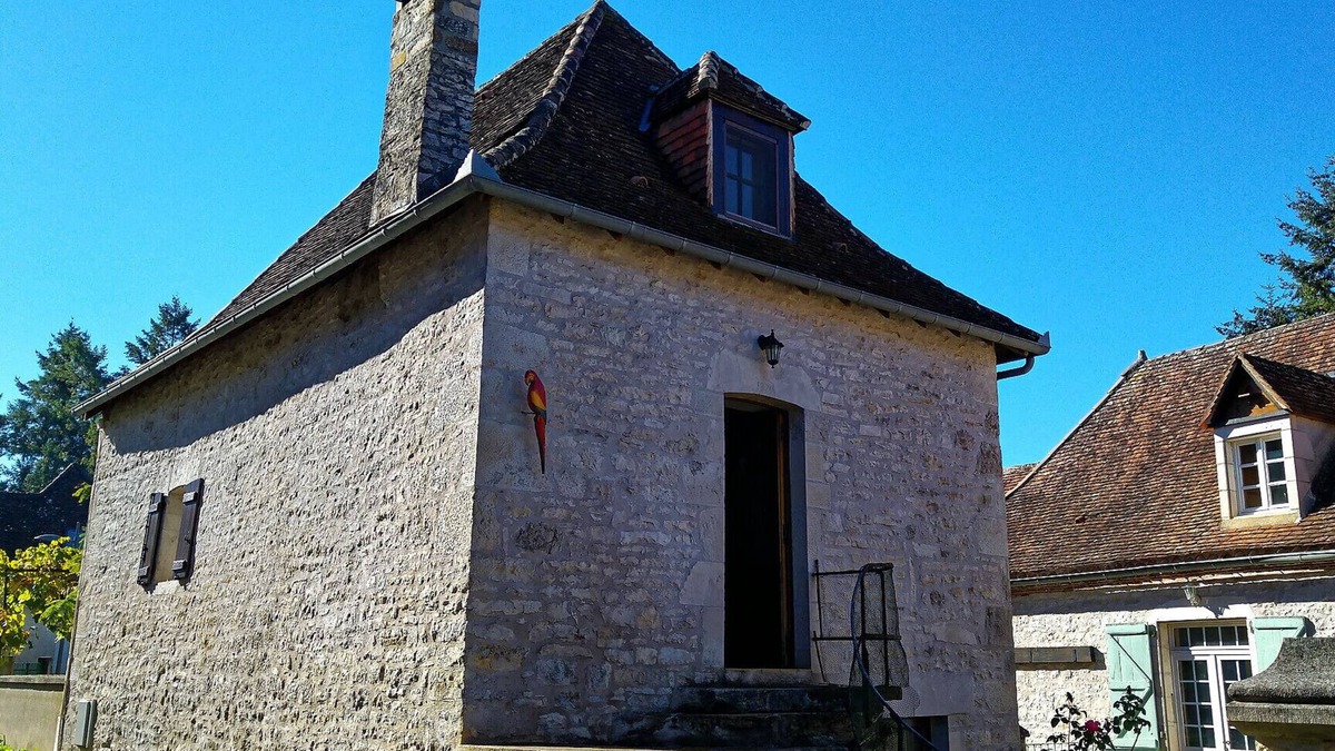 Floirac House | The Parrot House