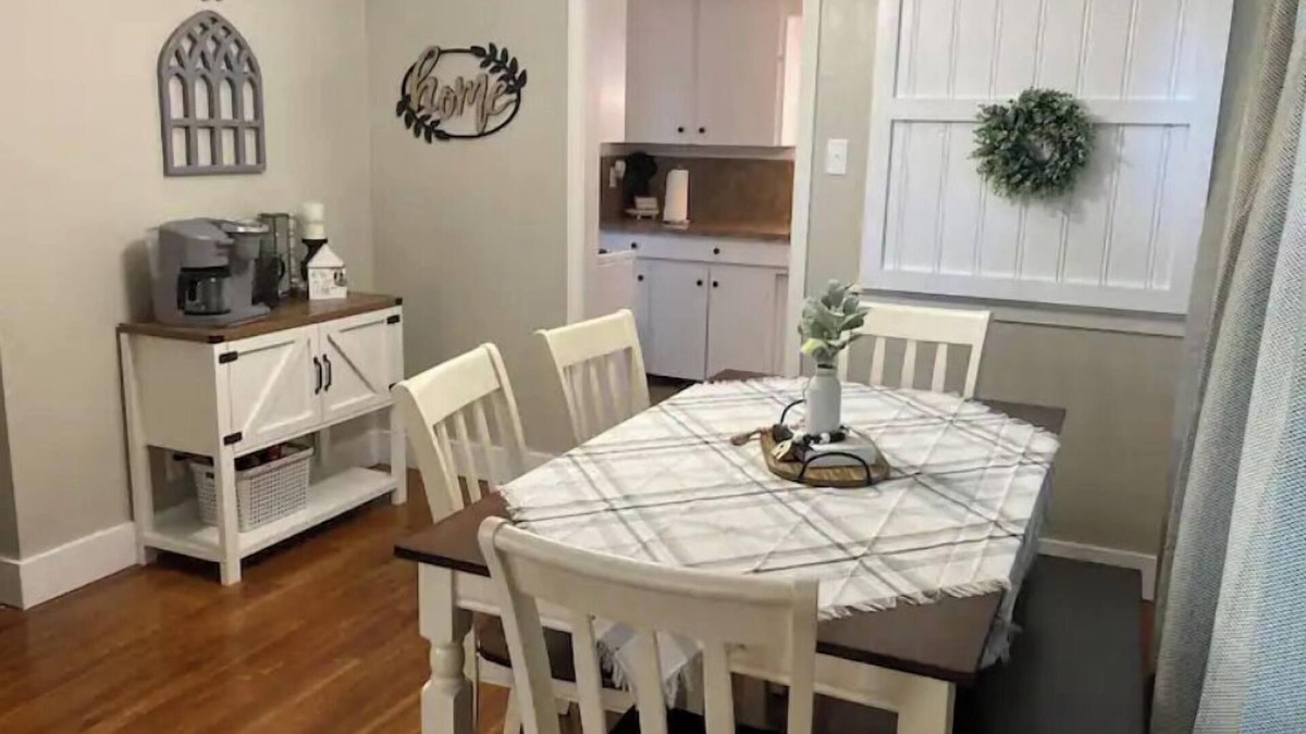 Sulphur House | The Parson's Cottage - Charming, Cozy, Adorable!