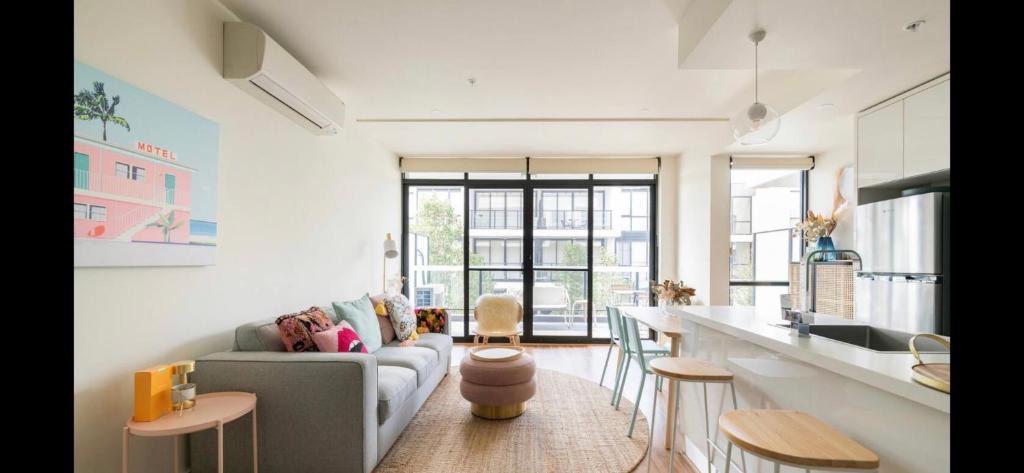 Pascoe Vale South Apartment | The Pas.Coe - A Stylish 1 bedroom unit with free parking.