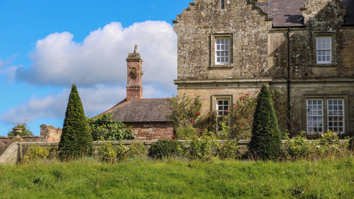 Kirklinton Cottage | THE PAVILLION, character holiday cottage, with open fire in Longtown