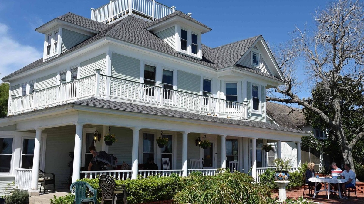 Palacios Bed & Breakfast | The Peaceful Pelican LLC