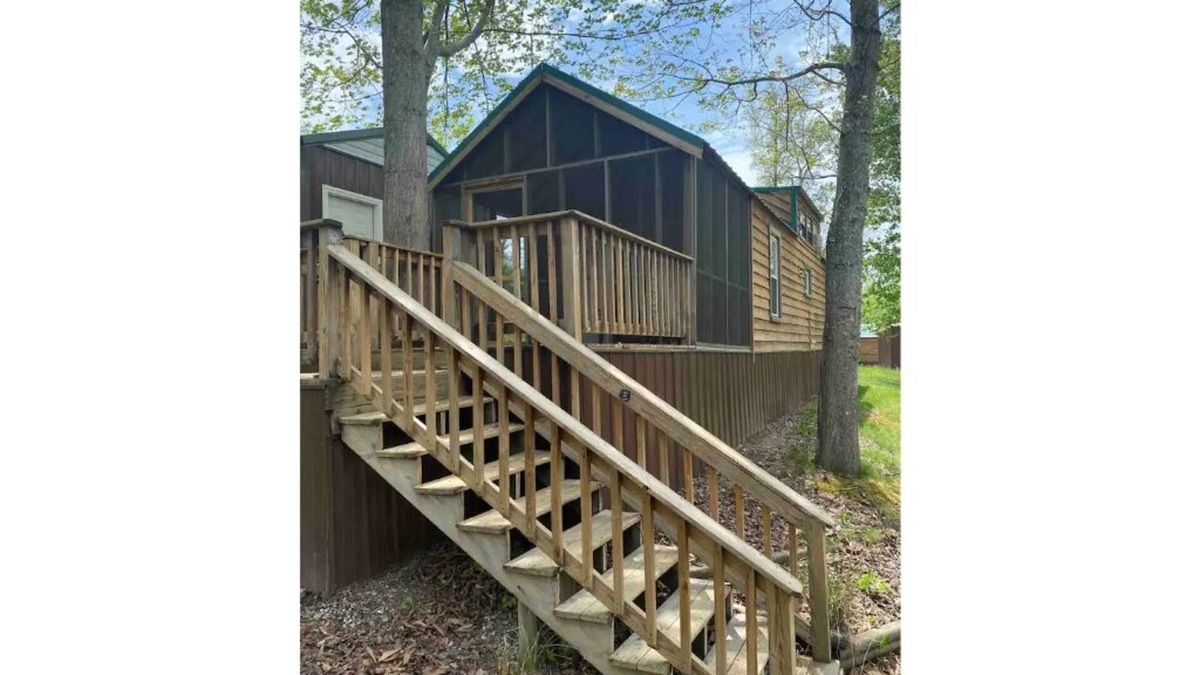 Ansted Cabin | The Peaceful Pine Cabin